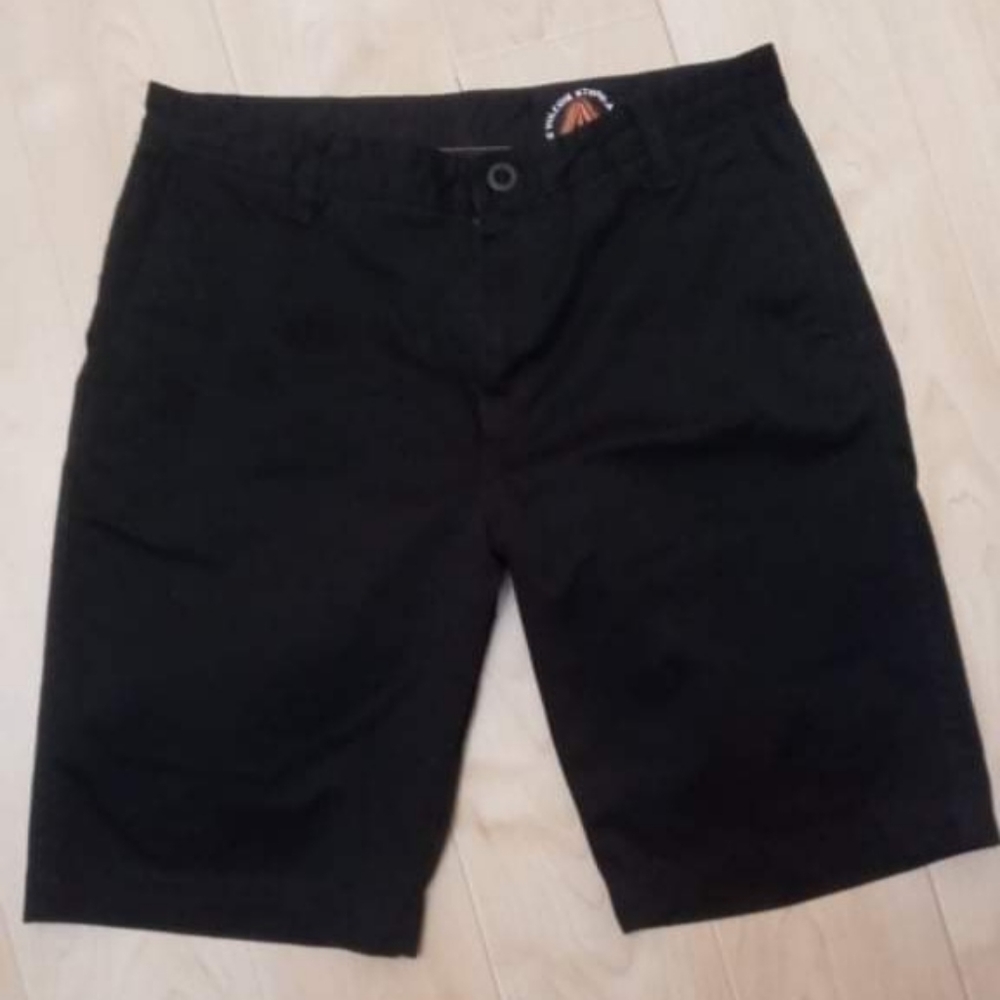 Volcom Size 34 Mens Black Shorts